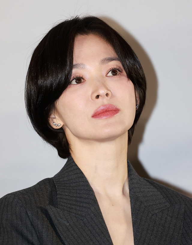 욕설·흡연 등 거친 수녀 송혜교의 또 다른 얼굴…'검은 수녀들' [종합]